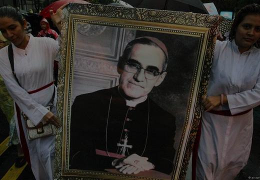 Recordando a Mons. Romero: Piezas para un retrato