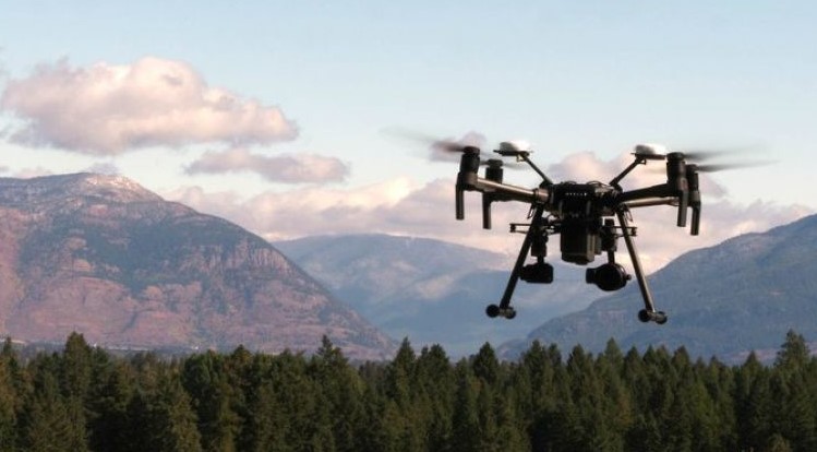 Photogrammetry with drones: for obtaining topographic and cartographic products.