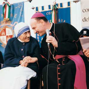 cardinali monseñor angelo comastri benedicto xvi krouillong comunion en la mano madre teresa de calculta