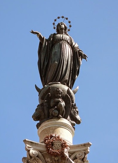 Inmaculada Plaza España Roma krouillong comunion en la mano sacrilegio