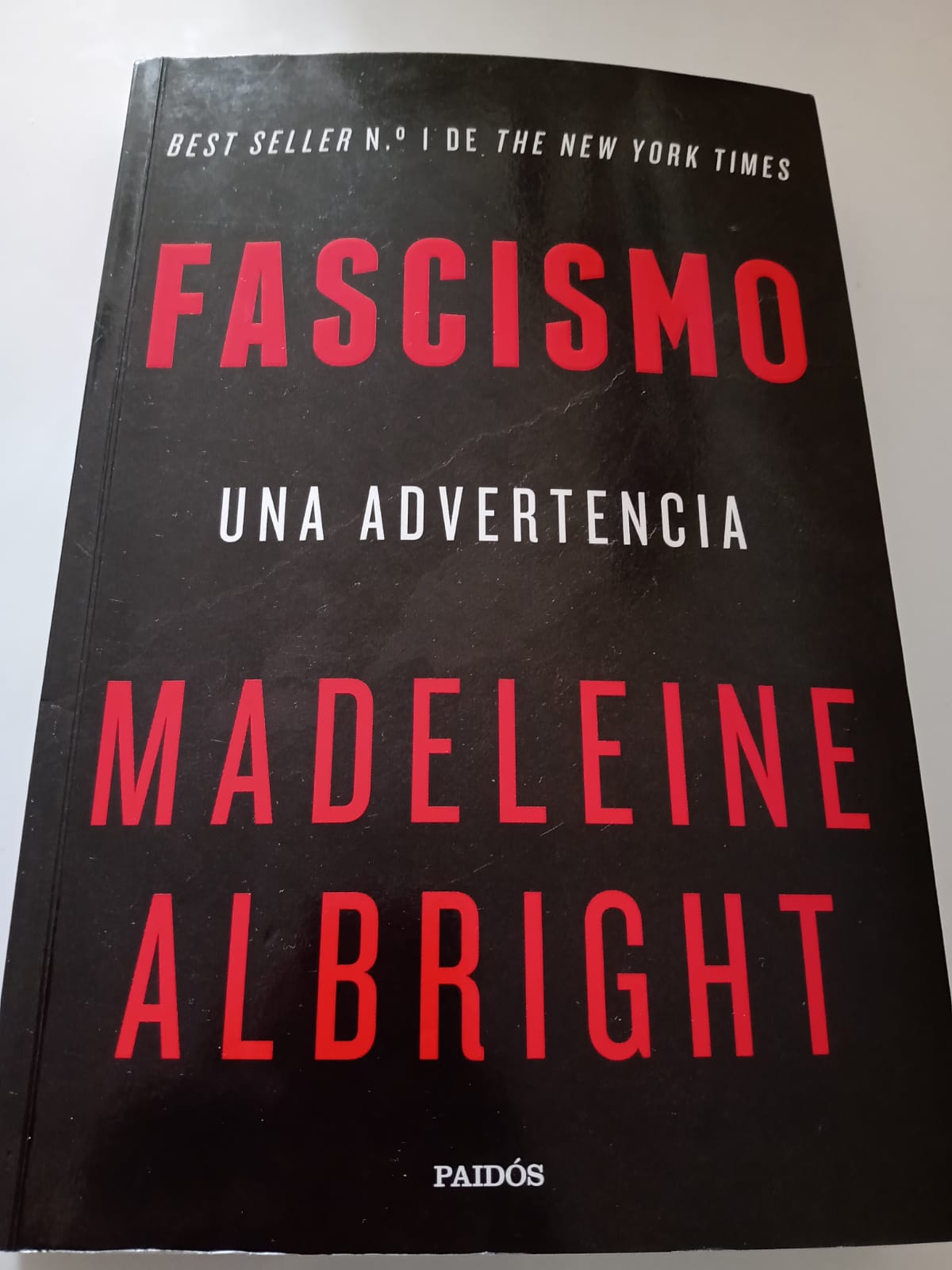 “Fascismo: una advertencia” por Madeleine Albright*