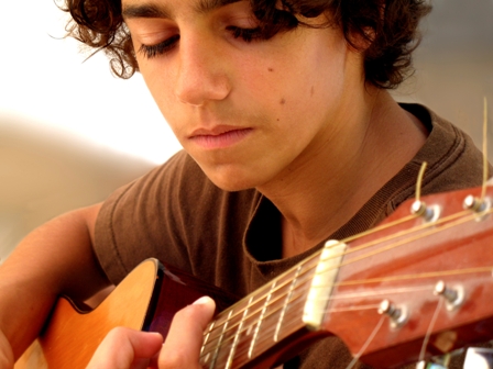 20120123-adolescente_guitarrista.jpg