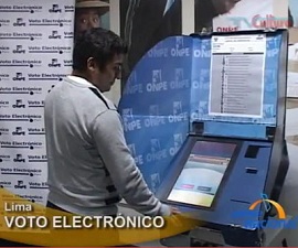 Equipo de votación electrónica diseñado por la propia ONPE