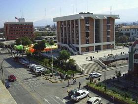 Centro de Huancayo. En la vista los edificiones de la municipalidad y del gobierno regional