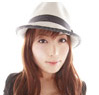 Minami con sombrero
