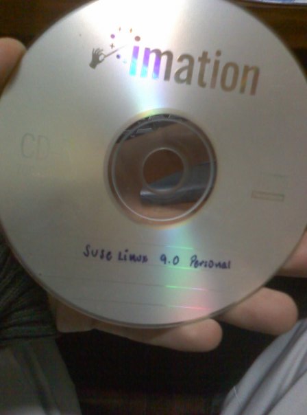 He aquí el primer CD en donde queme SUSE...