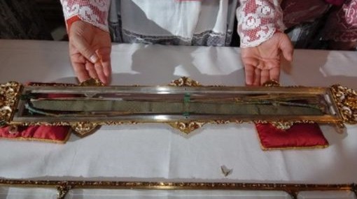 cinturon virgen maria krouillong karla rouillon gallangos no recibas la eucaristia en la mano