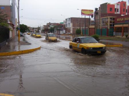 Calle de Santa Victoria - Chiclayo - inundada nuevamente. Foto pam