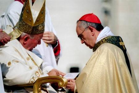 Papa Juan Pablo II y Papa Francisco