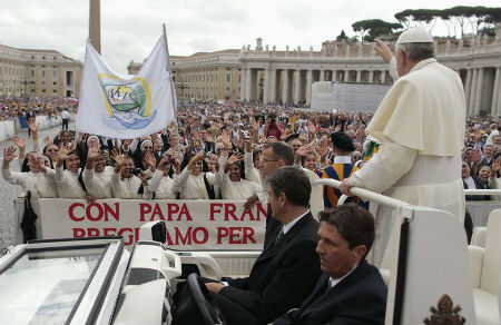 Papa Francisco: Una Iglesia madre que no cierra la puerta a ninguno de sus hijos